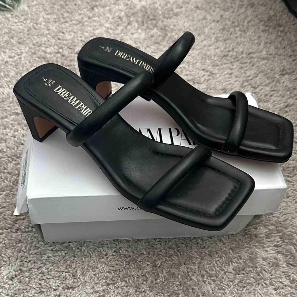 Dream Pairs Black Square Toe Heeled Sandals Size 7 Padded Straps NIB Minimalist